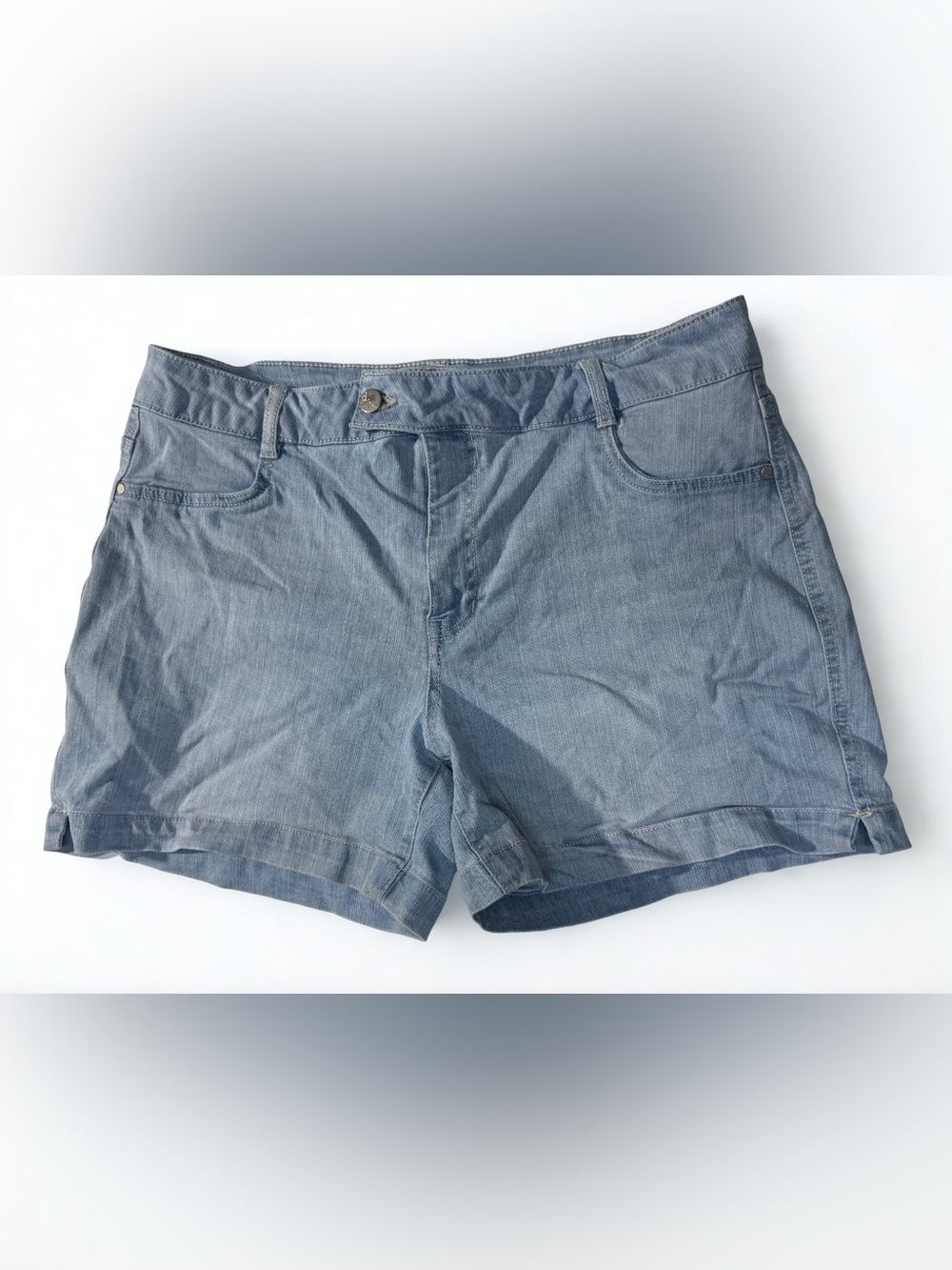 d. jeans Faded Blue Denim Shorts Size 16 5” inseam